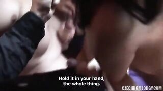 A drunken orgy at home, even a pregnant woman participated in the fun