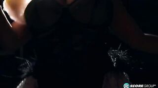 The fat burlesque model Liza Biggs gets fucked through the pantyhose