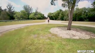 Cute babies fuck at the park in a fun outdoor session