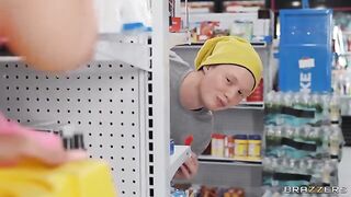 Bodega Bro Unlocks Unpossible Achievement - Jordyn Falls, Gaby Ortega / Brazzers