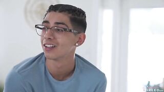 A young man got stuck on his stepmom’s big boobs