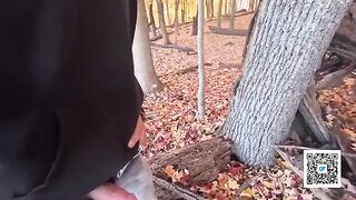 A couple has sex right in the park without hiding