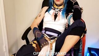 Zhongli caught tiny cosplayer Xiao rubbing her cunts