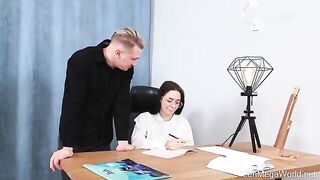 A guy took a dick in her pussy, but she didn’t focus on her studies