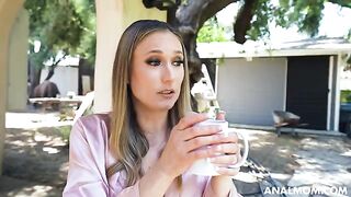 A mature woman got her ass hole orgasming