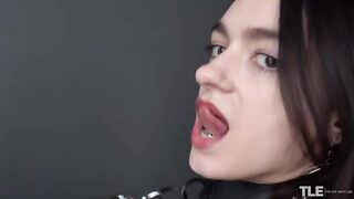 The secret of a modest girl revealed in a personal moment
