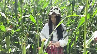 A guard caught a thief in the cornfield and fucked her