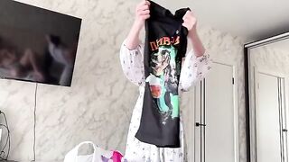 A young girl gets uncomfortable with a stepbrother’s dick sucking