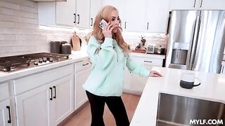 The bimbo is having a good day, so she decided to finger herself