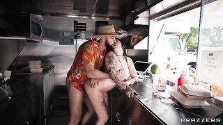 What burgers, I'm fucking! - a bold public encounter