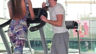 Colombian girl with bubble butt caught and fucked in the gym