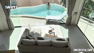 A lonely girl came on vacation and got fucked by the pool