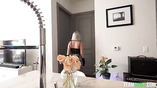 The main thing is that no one distracts you, and sex is on the bed