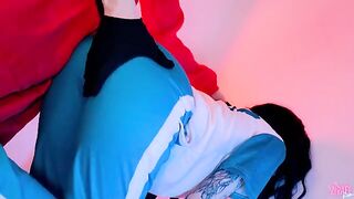 A slutty girl is playing a daring game with her guard - CUT version