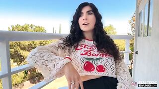 Watching her cum is a great pleasure. Enjoy the show!