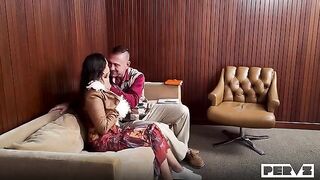 Guy was shocked by the size of brunette's pussy, he barely got in