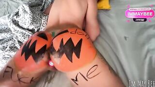Babe asked her boyfriend to smash the pumpkin while making love