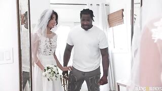 The bride found a husband with a big dick and fucked on the bed