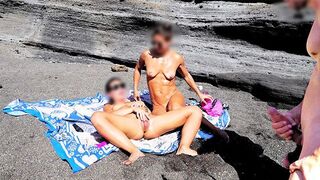 A girl has no swimsuit, she rubs herself and a guy jerks off