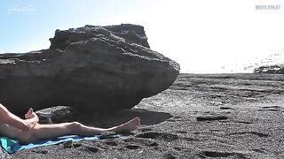 A girl has no swimsuit, she rubs herself and a guy jerks off