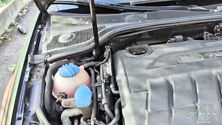 A girl was fucked by a rescuer in his car