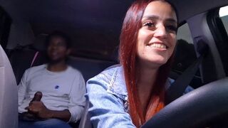 The couple has no shame and fucks on the city streets