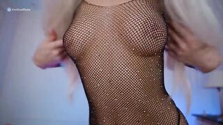 A fit girl has a juicy ass and sucks cock like a slut