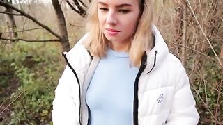 Petite girl risks outdoor blowjob in the park to get cum