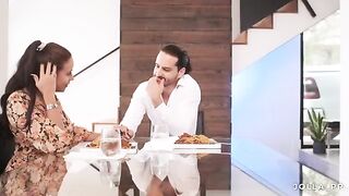 My therapist invited me to her house for a dinner date